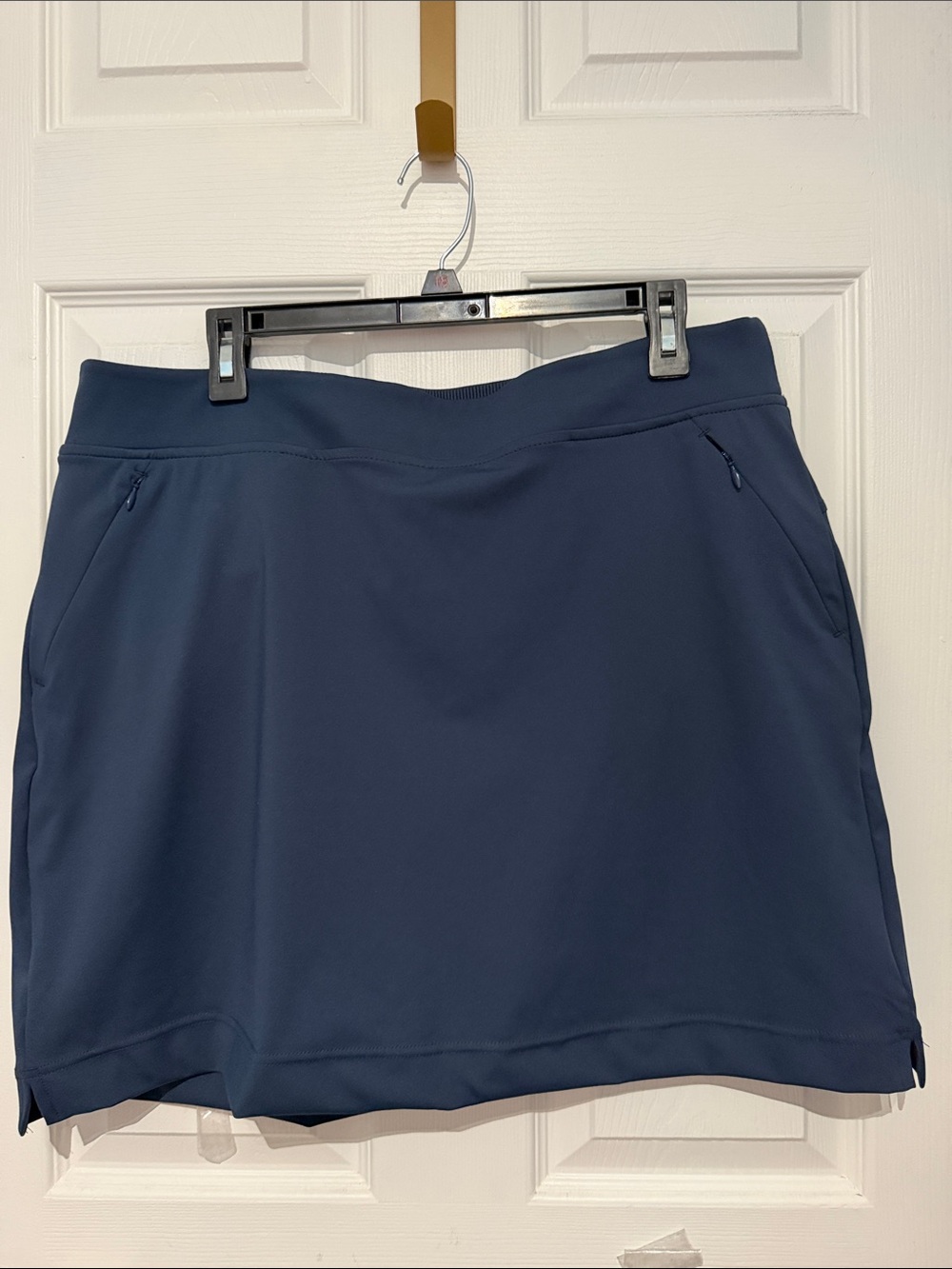 NWT 32 Degrees Cool Navy Athletic Skort with Zippered Pockets. Size Large.